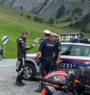 6456d3c0-f48c-4bd4-bbd0-93dd8823ed1b 2